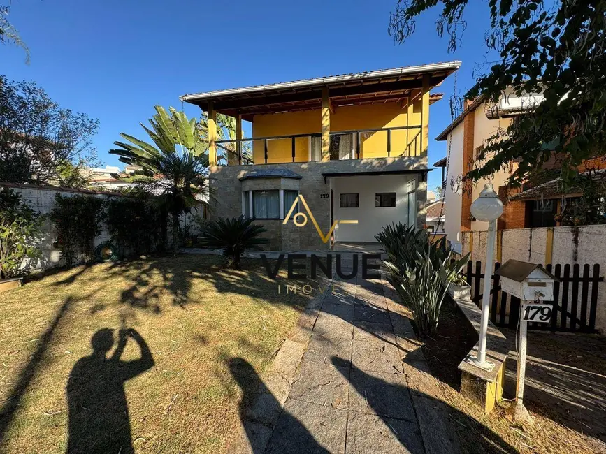 Foto 1 de Casa de Condomínio com 3 quartos à venda e para alugar, 300m2 em Aruja - SP