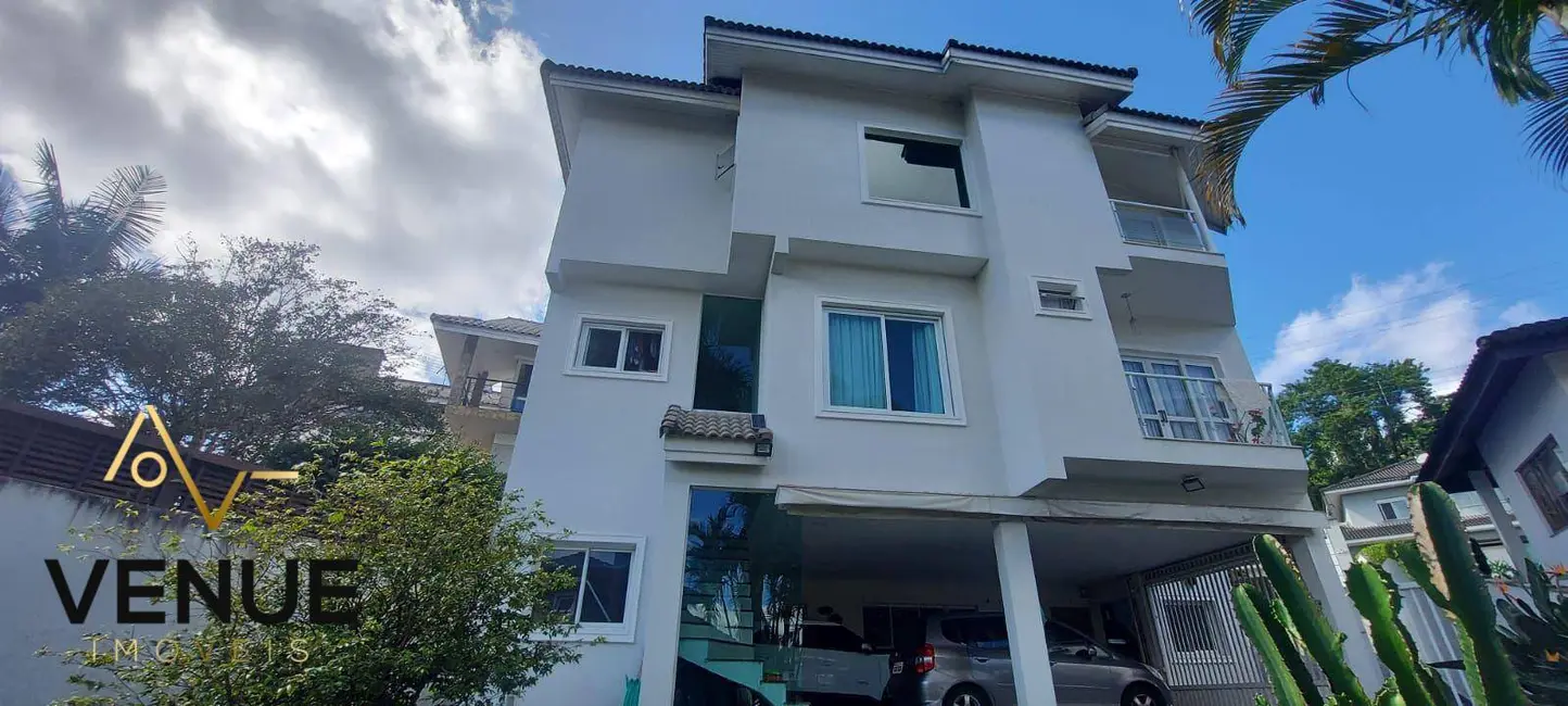 Foto 3 de Casa de Condomínio com 3 quartos à venda, 350m2 em Aruja - SP