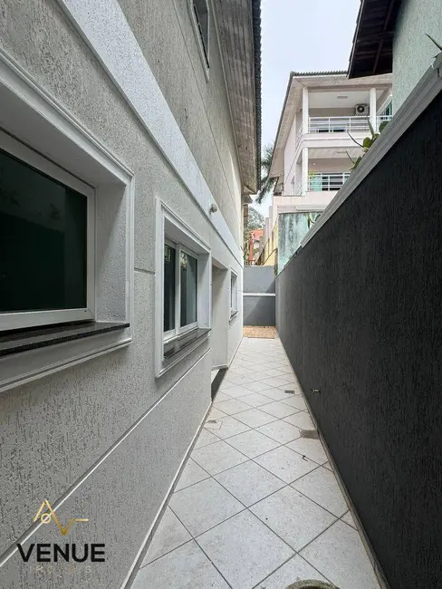 Foto 5 de Casa de Condomínio com 3 quartos à venda, 300m2 em Perová, Aruja - SP
