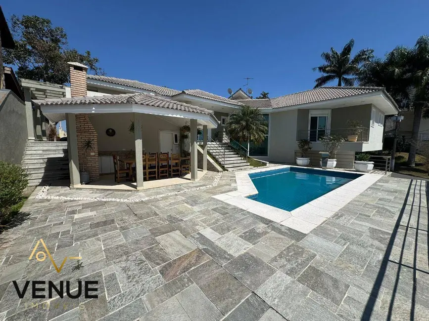 Foto 1 de Casa de Condomínio com 3 quartos para alugar, 607m2 em Perová, Aruja - SP