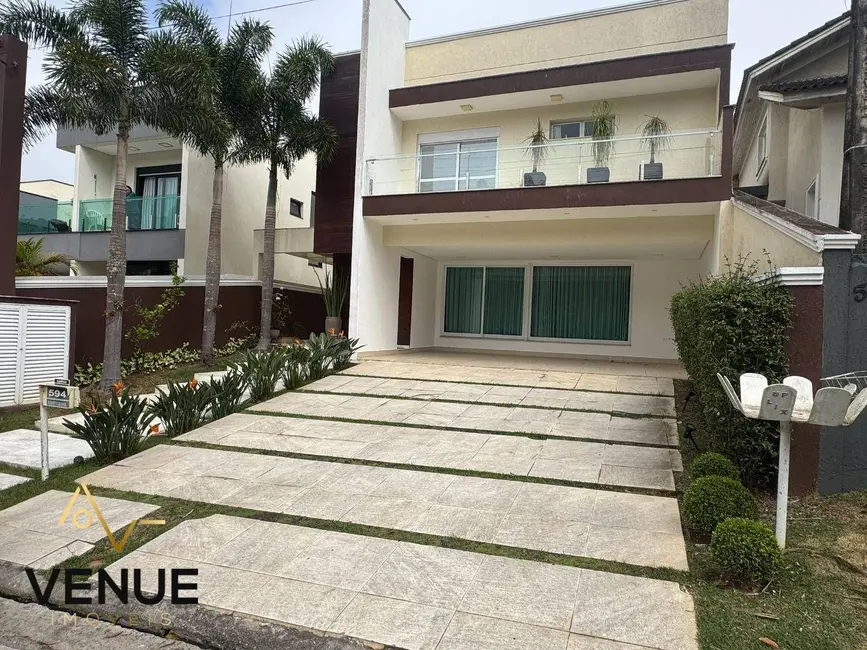 Foto 2 de Casa de Condomínio com 3 quartos à venda e para alugar, 300m2 em Aruja - SP