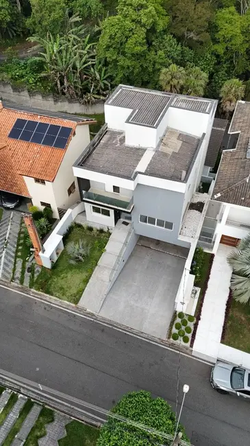 Casa de Condomínio com 4 quartos à venda e para alugar, 300m2 em Perová, Aruja - SP - imagem 5 Foto 5 de Casa de Condomínio com 4 quartos à venda e para alugar, 300m2 em Perová, Aruja - SP