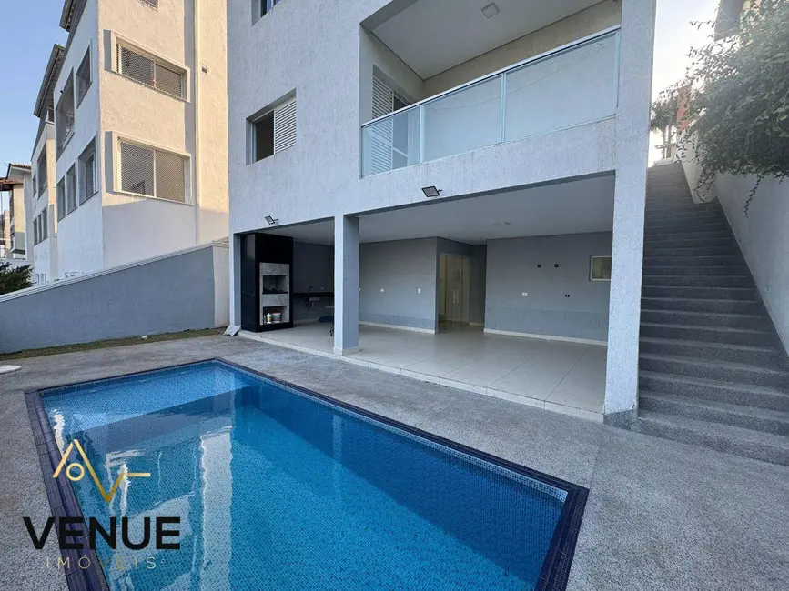 Casa de Condomínio com 4 quartos à venda e para alugar, 300m2 em Perová, Aruja - SP - imagem 3 Foto 3 de Casa de Condomínio com 4 quartos à venda e para alugar, 300m2 em Perová, Aruja - SP