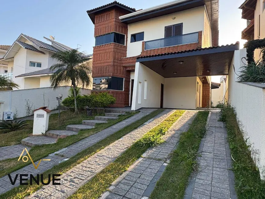 Foto 2 de Casa de Condomínio com 3 quartos para alugar, 300m2 em Aruja - SP