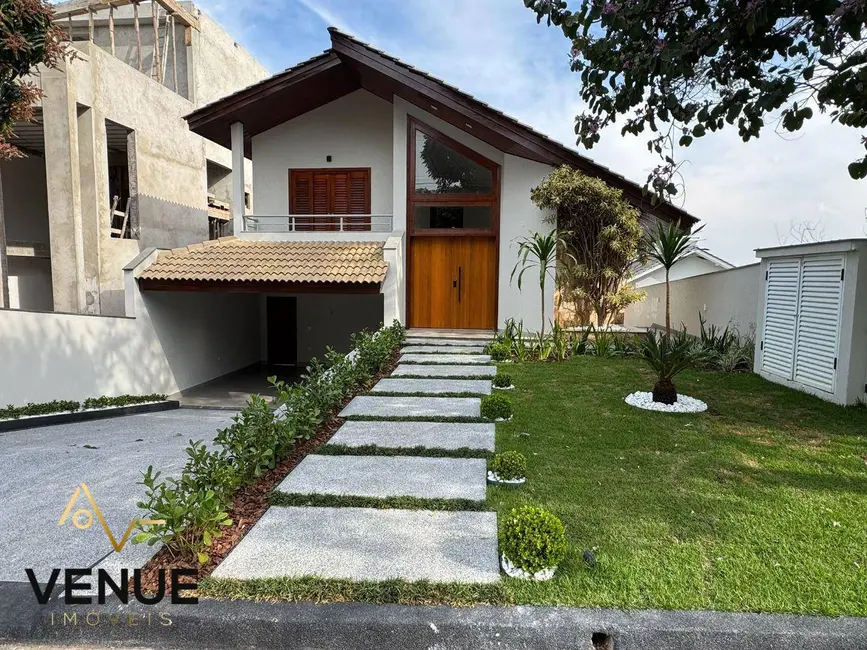 Foto 2 de Sobrado com 4 quartos à venda, 300m2 em Perová, Aruja - SP