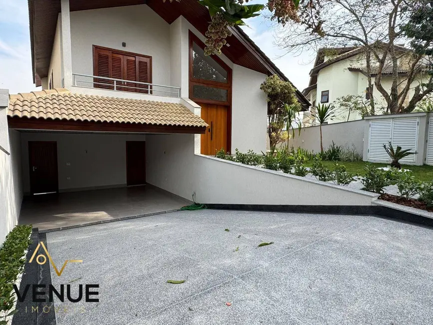 Foto 1 de Sobrado com 4 quartos à venda, 300m2 em Perová, Aruja - SP