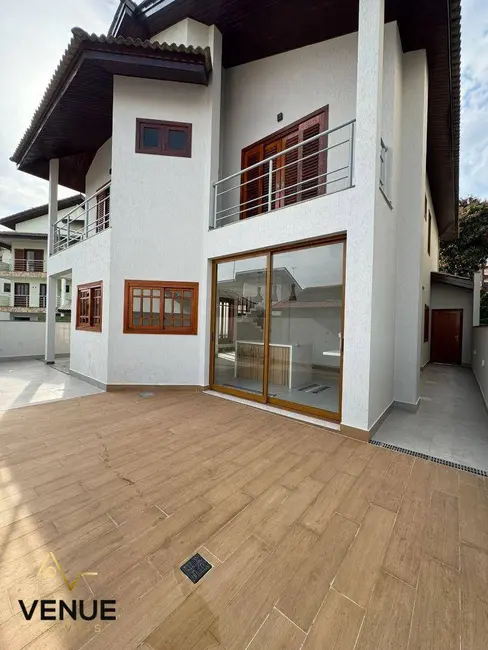 Foto 5 de Sobrado com 4 quartos à venda, 300m2 em Perová, Aruja - SP