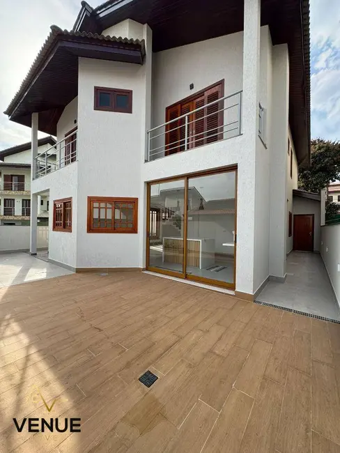 Foto 6 de Sobrado com 4 quartos à venda, 300m2 em Perová, Aruja - SP