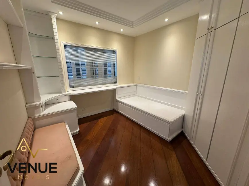 Foto 9 de Sobrado com 3 quartos à venda e para alugar, 600m2 em Perová, Aruja - SP