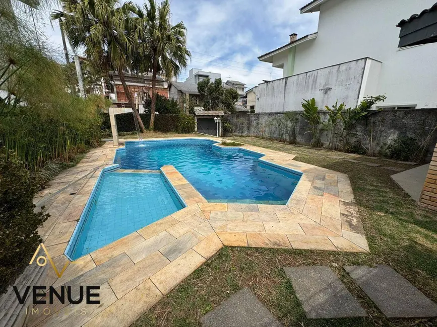 Foto 2 de Sobrado com 3 quartos à venda e para alugar, 600m2 em Perová, Aruja - SP