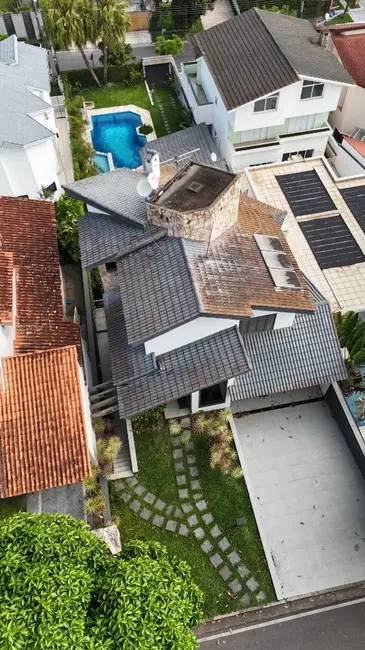 Foto 1 de Sobrado com 3 quartos à venda e para alugar, 600m2 em Perová, Aruja - SP