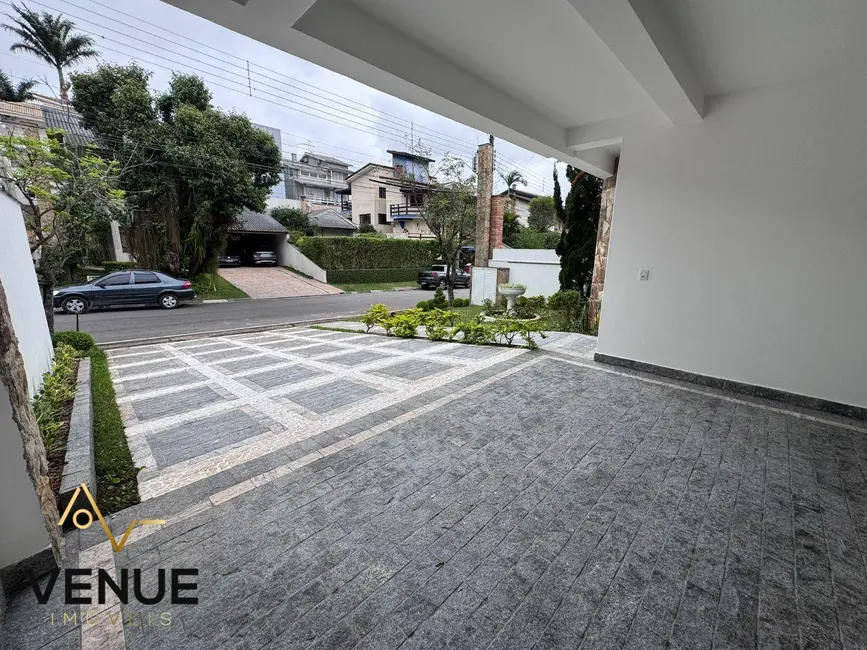 Casa de Condomínio com 3 quartos para alugar, 600m2 em Perová, Aruja - SP - imagem 7 Foto 7 de Casa de Condomínio com 3 quartos para alugar, 600m2 em Perová, Aruja - SP