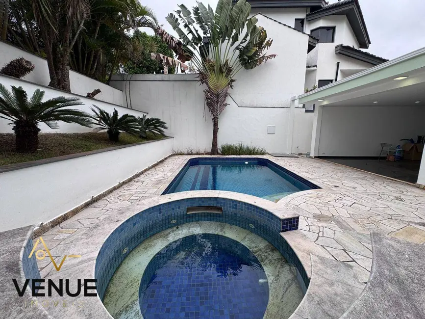 Casa de Condomínio com 3 quartos para alugar, 600m2 em Perová, Aruja - SP - imagem 3 Foto 3 de Casa de Condomínio com 3 quartos para alugar, 600m2 em Perová, Aruja - SP