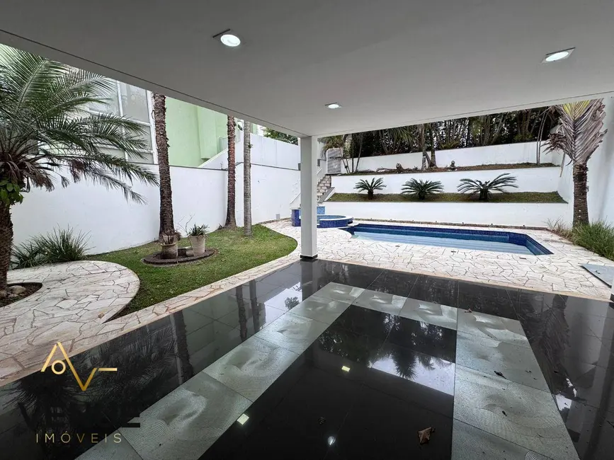 Casa de Condomínio com 3 quartos para alugar, 600m2 em Perová, Aruja - SP - imagem 4 Foto 4 de Casa de Condomínio com 3 quartos para alugar, 600m2 em Perová, Aruja - SP