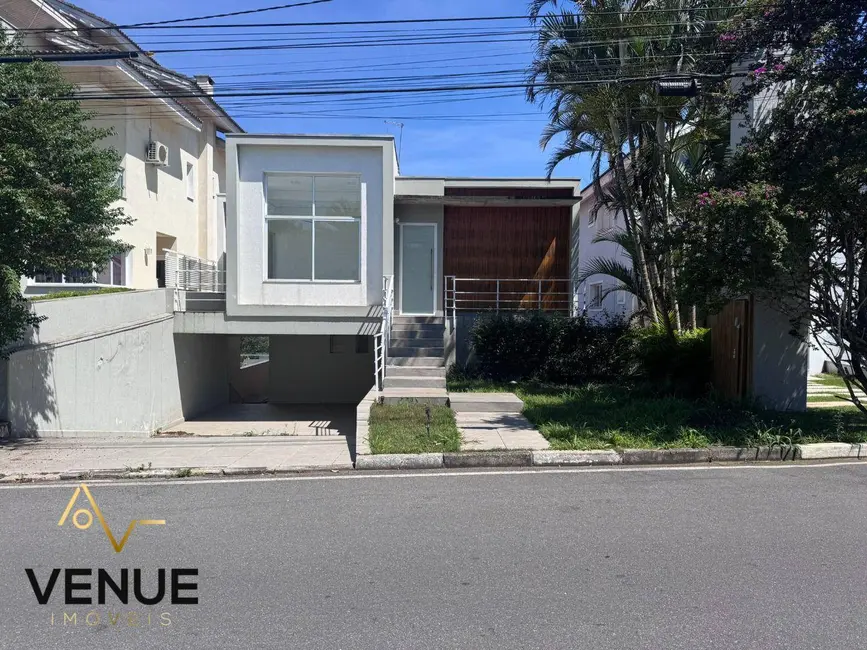 Foto 2 de Casa de Condomínio com 3 quartos à venda, 300m2 em Perová, Aruja - SP