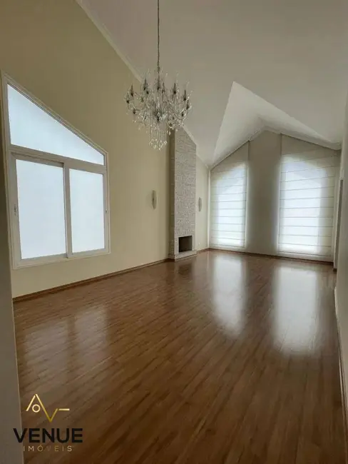 Casa de Condomínio com 4 quartos à venda e para alugar, 720m2 em Perová, Aruja - SP - imagem 5 Foto 5 de Casa de Condomínio com 4 quartos à venda e para alugar, 720m2 em Perová, Aruja - SP