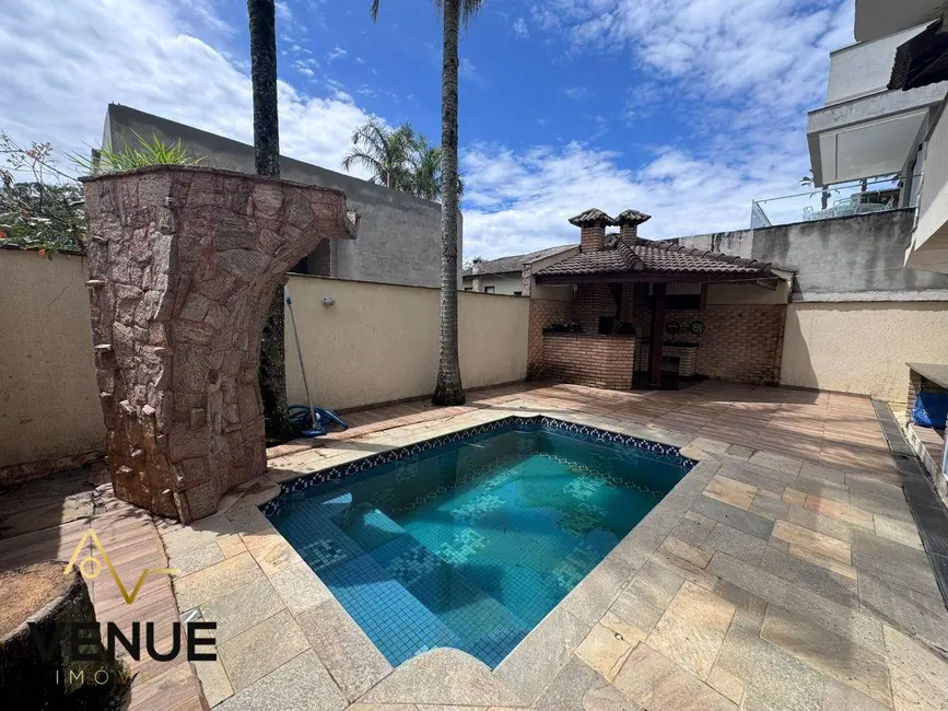 Casa de Condomínio com 4 quartos à venda, 370m2 em Perová, Aruja - SP - imagem 3 Foto 3 de Casa de Condomínio com 4 quartos à venda, 370m2 em Perová, Aruja - SP