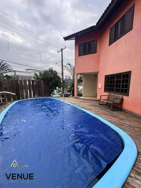 Casa de Condomínio com 5 quartos para alugar, 350m2 em Perová, Aruja - SP - imagem 5 Foto 5 de Casa de Condomínio com 5 quartos para alugar, 350m2 em Perová, Aruja - SP