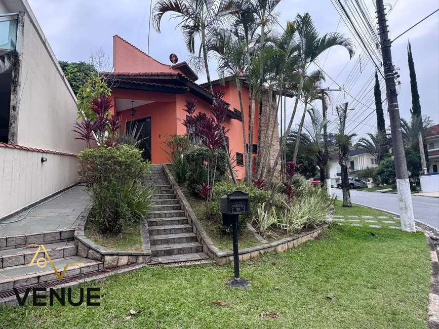 Casa de Condomínio com 5 quartos para alugar, 350m2 em Perová, Aruja - SP - imagem 4 Foto 4 de Casa de Condomínio com 5 quartos para alugar, 350m2 em Perová, Aruja - SP