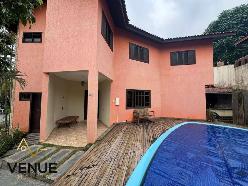 Casa de Condomínio com 5 quartos para alugar, 350m2 em Perová, Aruja - SP - imagem 3 Foto 3 de Casa de Condomínio com 5 quartos para alugar, 350m2 em Perová, Aruja - SP
