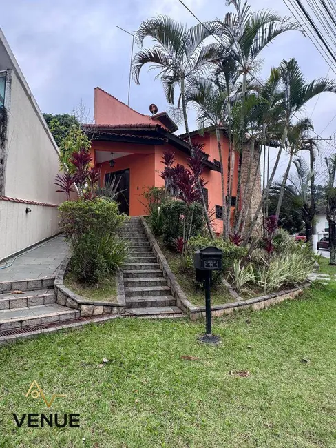 Casa de Condomínio com 5 quartos para alugar, 350m2 em Perová, Aruja - SP - imagem 7 Foto 7 de Casa de Condomínio com 5 quartos para alugar, 350m2 em Perová, Aruja - SP