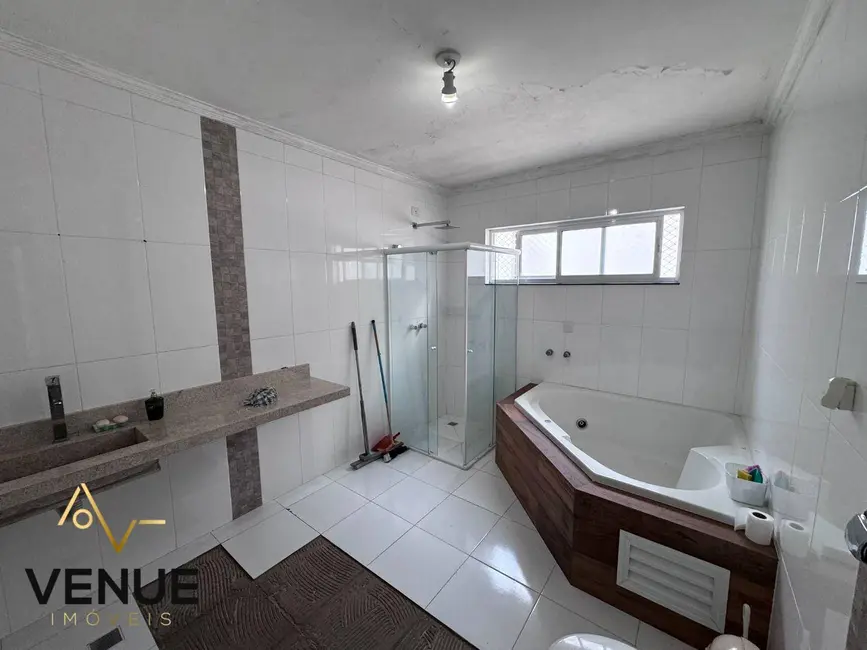 Foto 6 de Casa de Condomínio com 4 quartos à venda e para alugar, 300m2 em Perová, Aruja - SP