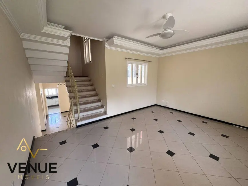 Foto 3 de Casa de Condomínio com 3 quartos à venda, 300m2 em Perová, Aruja - SP