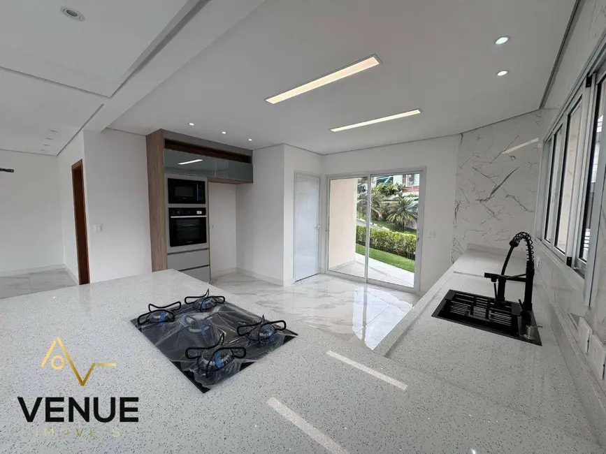 Foto 5 de Casa de Condomínio com 4 quartos à venda, 350m2 em Residencial Real Park, Aruja - SP