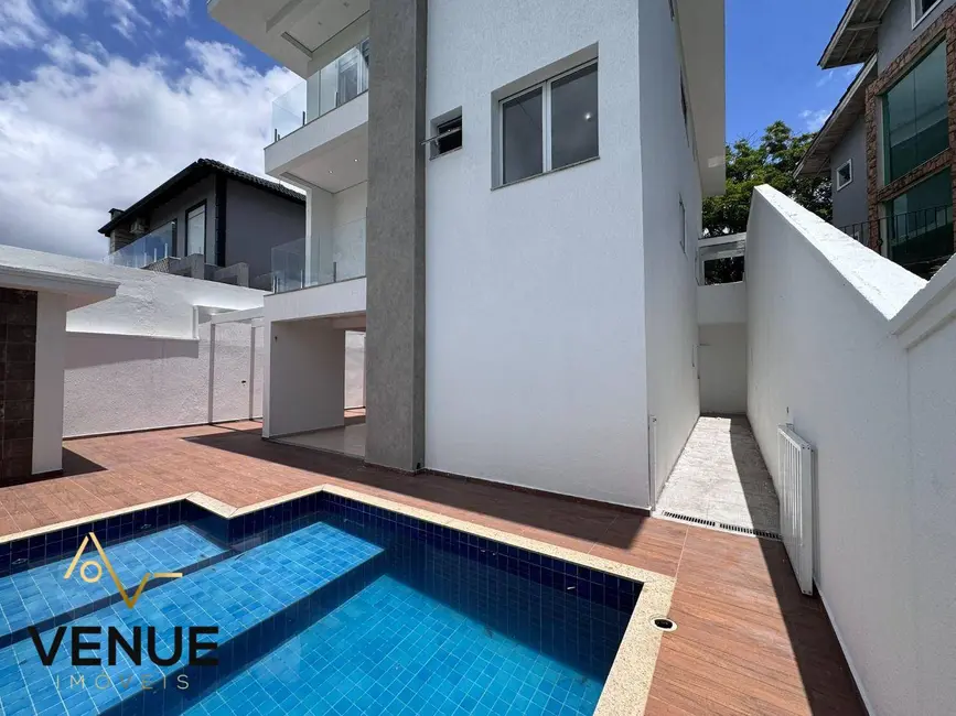 Casa de Condomínio com 4 quartos à venda, 300m2 em Perová, Aruja - SP - imagem 3 Foto 3 de Casa de Condomínio com 4 quartos à venda, 300m2 em Perová, Aruja - SP