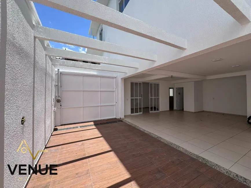 Casa de Condomínio com 4 quartos à venda, 300m2 em Perová, Aruja - SP - imagem 5 Foto 5 de Casa de Condomínio com 4 quartos à venda, 300m2 em Perová, Aruja - SP