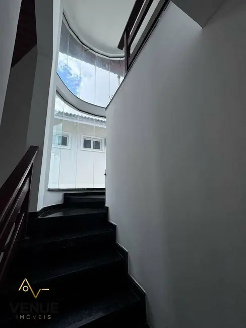 Casa de Condomínio com 3 quartos para alugar, 300m2 em Perová, Aruja - SP - imagem 9 Foto 9 de Casa de Condomínio com 3 quartos para alugar, 300m2 em Perová, Aruja - SP