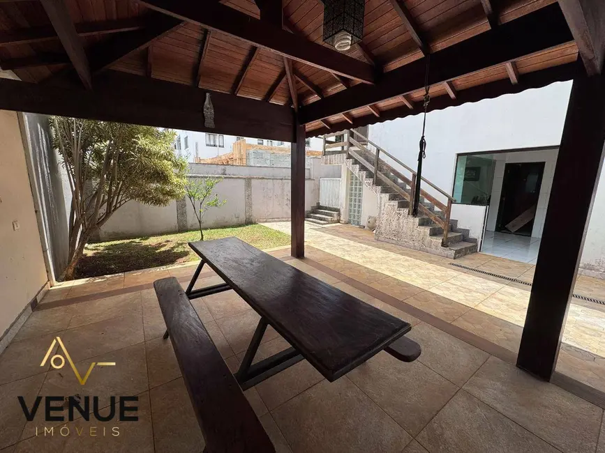 Casa de Condomínio com 3 quartos para alugar, 300m2 em Perová, Aruja - SP - imagem 6 Foto 6 de Casa de Condomínio com 3 quartos para alugar, 300m2 em Perová, Aruja - SP