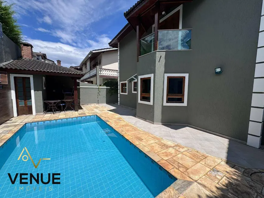 Casa de Condomínio com 3 quartos à venda e para alugar, 300m2 em Perová, Aruja - SP - imagem 2 Foto 2 de Casa de Condomínio com 3 quartos à venda e para alugar, 300m2 em Perová, Aruja - SP