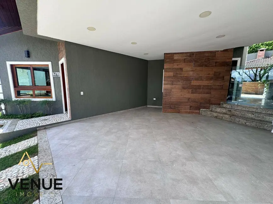 Casa de Condomínio com 3 quartos à venda e para alugar, 300m2 em Perová, Aruja - SP - imagem 6 Foto 6 de Casa de Condomínio com 3 quartos à venda e para alugar, 300m2 em Perová, Aruja - SP