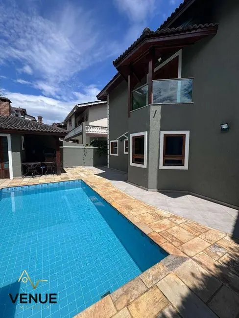 Casa de Condomínio com 3 quartos à venda e para alugar, 300m2 em Perová, Aruja - SP - imagem 3 Foto 3 de Casa de Condomínio com 3 quartos à venda e para alugar, 300m2 em Perová, Aruja - SP