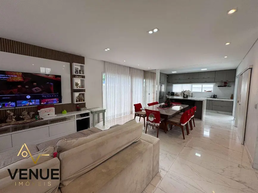 Foto 2 de Casa de Condomínio com 4 quartos à venda, 300m2 em Residencial Real Park, Aruja - SP