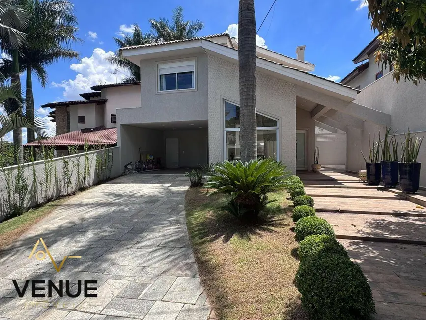 Foto 1 de Casa de Condomínio com 3 quartos para alugar, 300m2 em Perová, Aruja - SP