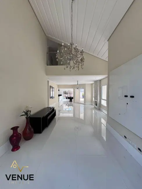 Foto 8 de Casa de Condomínio com 3 quartos para alugar, 300m2 em Perová, Aruja - SP