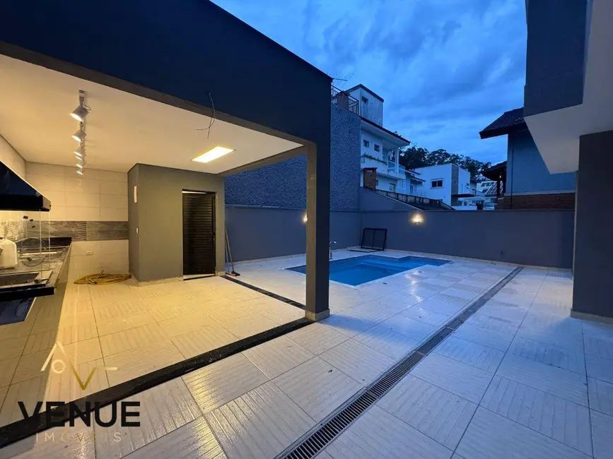 Casa de Condomínio com 3 quartos para alugar, 300m2 em Aruja - SP - imagem 5 Foto 5 de Casa de Condomínio com 3 quartos para alugar, 300m2 em Aruja - SP