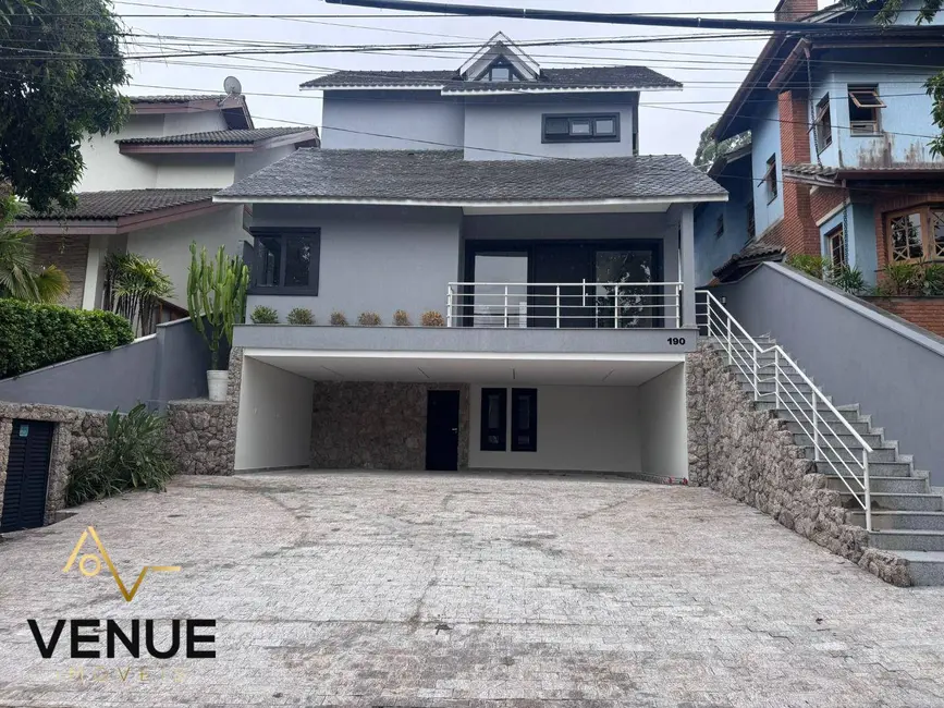 Casa de Condomínio com 3 quartos para alugar, 300m2 em Aruja - SP - imagem 2 Foto 2 de Casa de Condomínio com 3 quartos para alugar, 300m2 em Aruja - SP