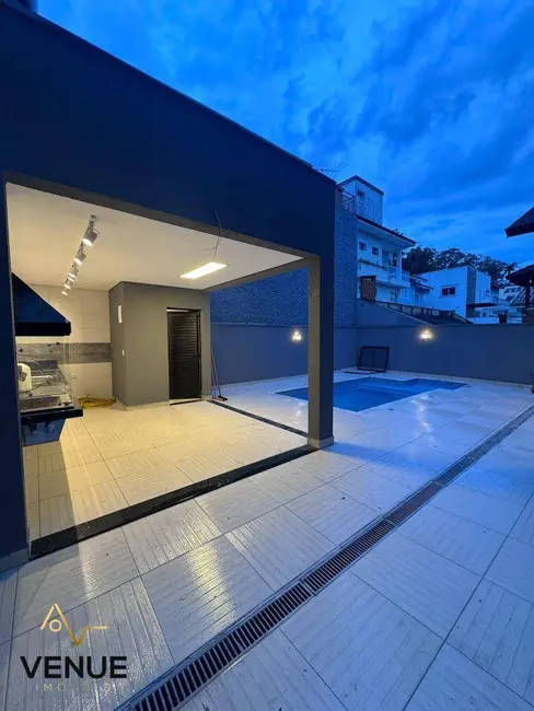 Casa de Condomínio com 3 quartos para alugar, 300m2 em Aruja - SP - imagem 8 Foto 8 de Casa de Condomínio com 3 quartos para alugar, 300m2 em Aruja - SP