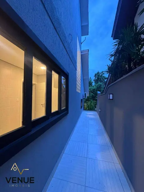 Casa de Condomínio com 3 quartos para alugar, 300m2 em Aruja - SP - imagem 7 Foto 7 de Casa de Condomínio com 3 quartos para alugar, 300m2 em Aruja - SP