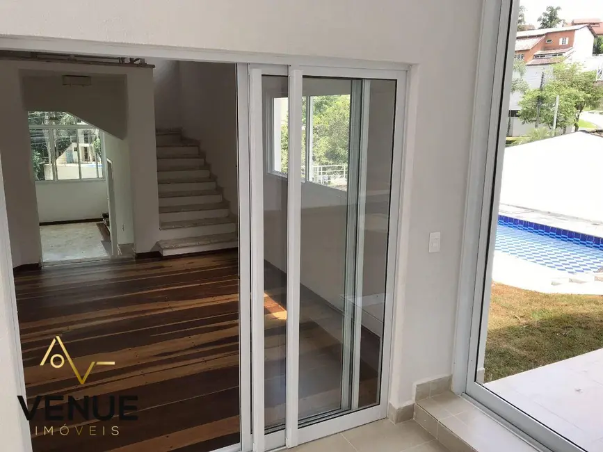 Casa de Condomínio com 4 quartos à venda e para alugar, 600m2 em Perová, Aruja - SP - imagem 5 Foto 5 de Casa de Condomínio com 4 quartos à venda e para alugar, 600m2 em Perová, Aruja - SP