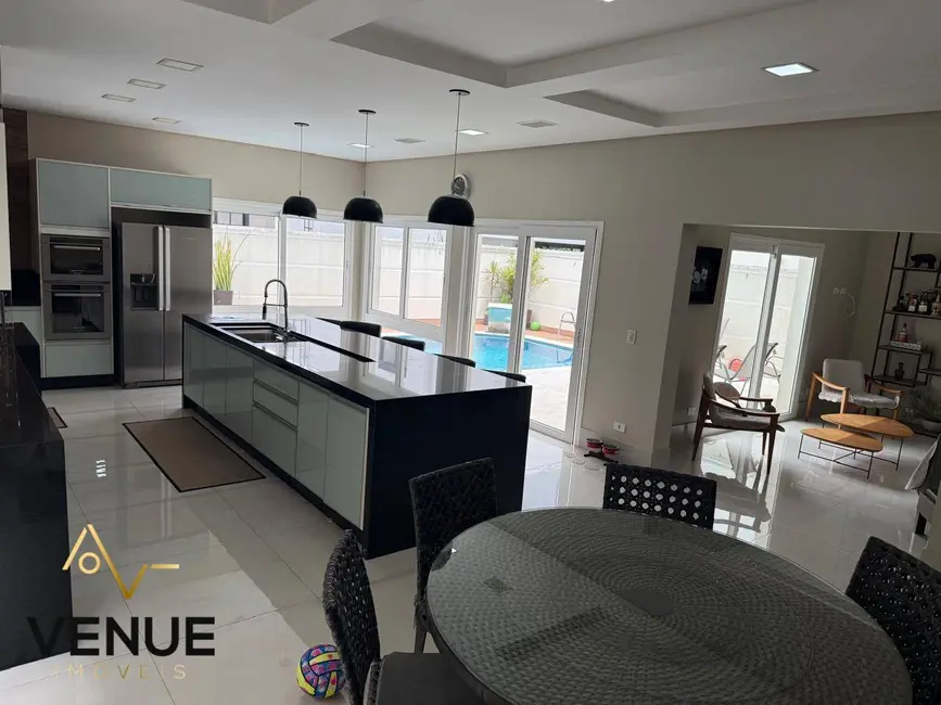 Casa de Condomínio com 4 quartos à venda, 300m2 em Perová, Aruja - SP - imagem 3 Foto 3 de Casa de Condomínio com 4 quartos à venda, 300m2 em Perová, Aruja - SP