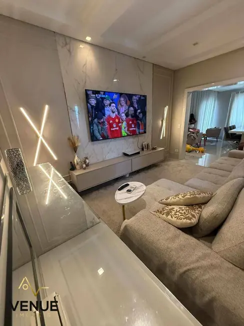 Casa de Condomínio com 4 quartos à venda, 300m2 em Perová, Aruja - SP - imagem 4 Foto 4 de Casa de Condomínio com 4 quartos à venda, 300m2 em Perová, Aruja - SP