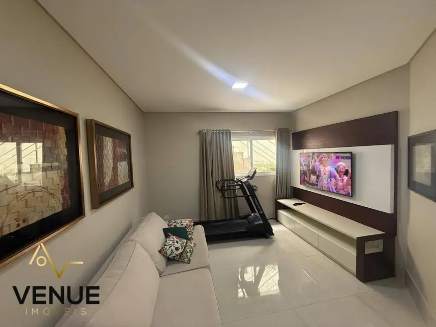 Casa de Condomínio com 4 quartos à venda, 300m2 em Perová, Aruja - SP - imagem 5 Foto 5 de Casa de Condomínio com 4 quartos à venda, 300m2 em Perová, Aruja - SP