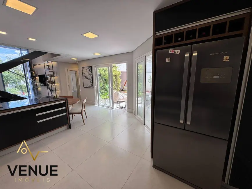 Casa de Condomínio com 4 quartos à venda, 300m2 em Perová, Aruja - SP - imagem 8 Foto 8 de Casa de Condomínio com 4 quartos à venda, 300m2 em Perová, Aruja - SP