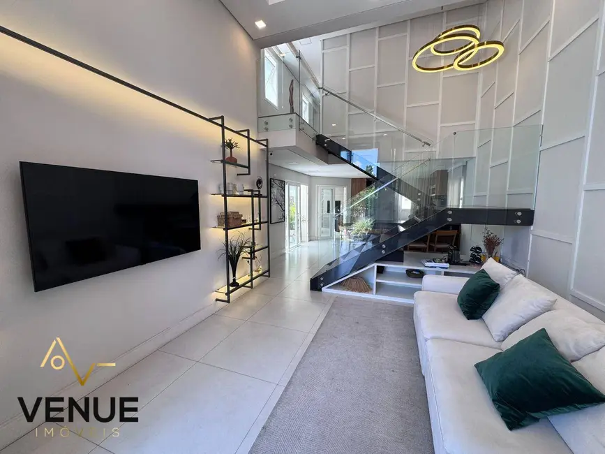 Casa de Condomínio com 4 quartos à venda, 300m2 em Perová, Aruja - SP - imagem 6 Foto 6 de Casa de Condomínio com 4 quartos à venda, 300m2 em Perová, Aruja - SP