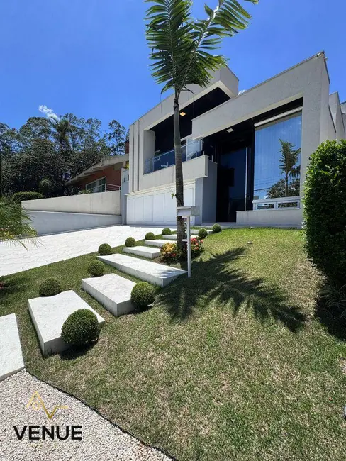 Casa de Condomínio com 4 quartos à venda, 300m2 em Perová, Aruja - SP - imagem 3 Foto 3 de Casa de Condomínio com 4 quartos à venda, 300m2 em Perová, Aruja - SP
