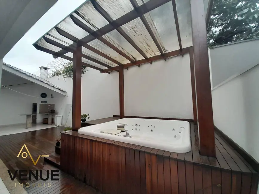 Casa de Condomínio com 3 quartos à venda, 300m2 em Perová, Aruja - SP - imagem 2 Foto 2 de Casa de Condomínio com 3 quartos à venda, 300m2 em Perová, Aruja - SP